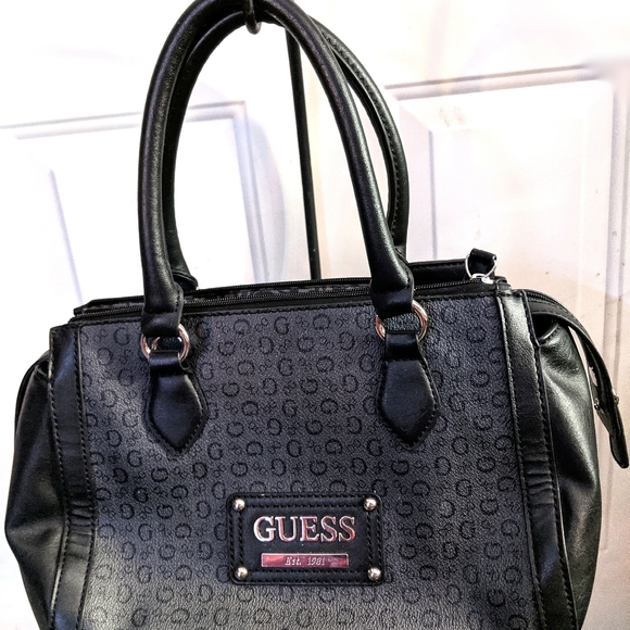 GUESS HANDBAGS - Picture 15 of 16